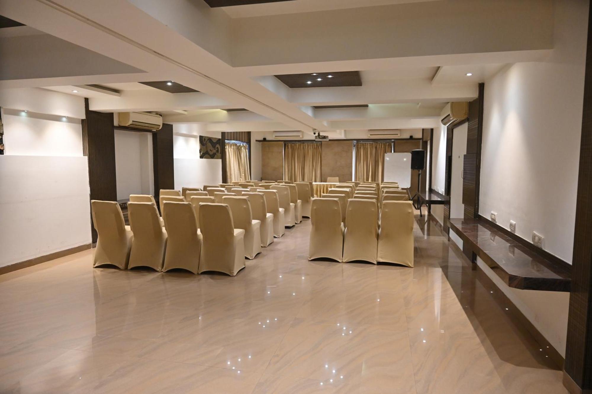 Kumar Resort By Turtle, Lonavala Exterior photo