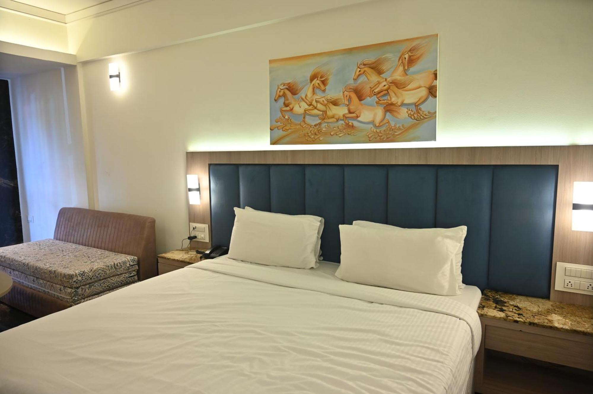 Kumar Resort By Turtle, Lonavala Exterior photo